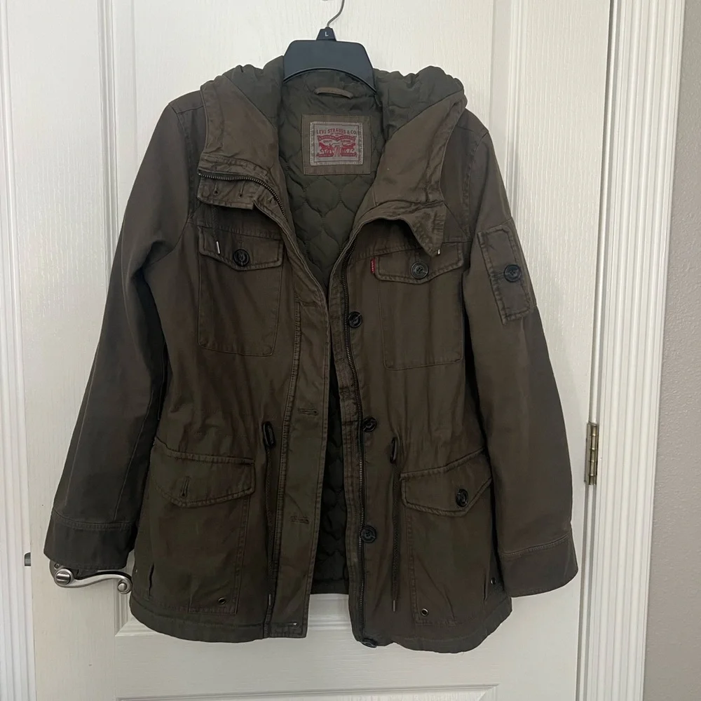 Levi's Women's Utility Jacket in Olive - Picture 2 of 9